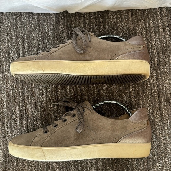 Morrison Naturalizer Grey cushioned lace up sneaker - size 8 grey/brown suede - Picture 8 of 9